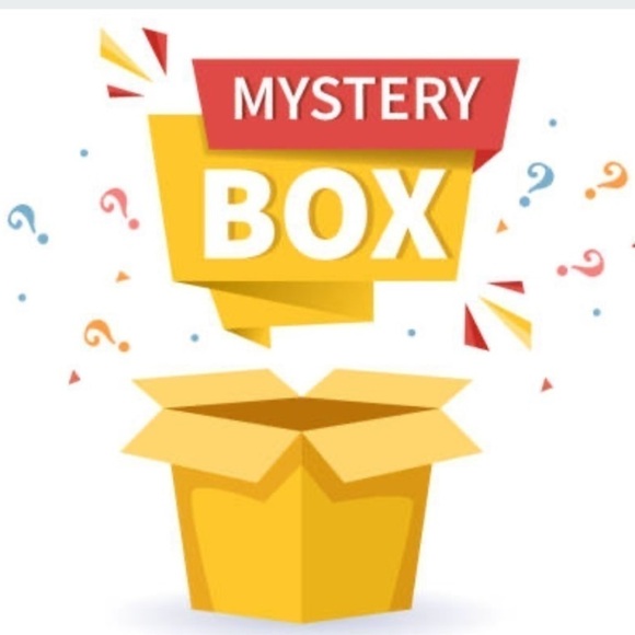 Grab Bag Mystery Box Women’s Clothing Size Small Medium Large 4 Items Bargain - Picture 1 of 2